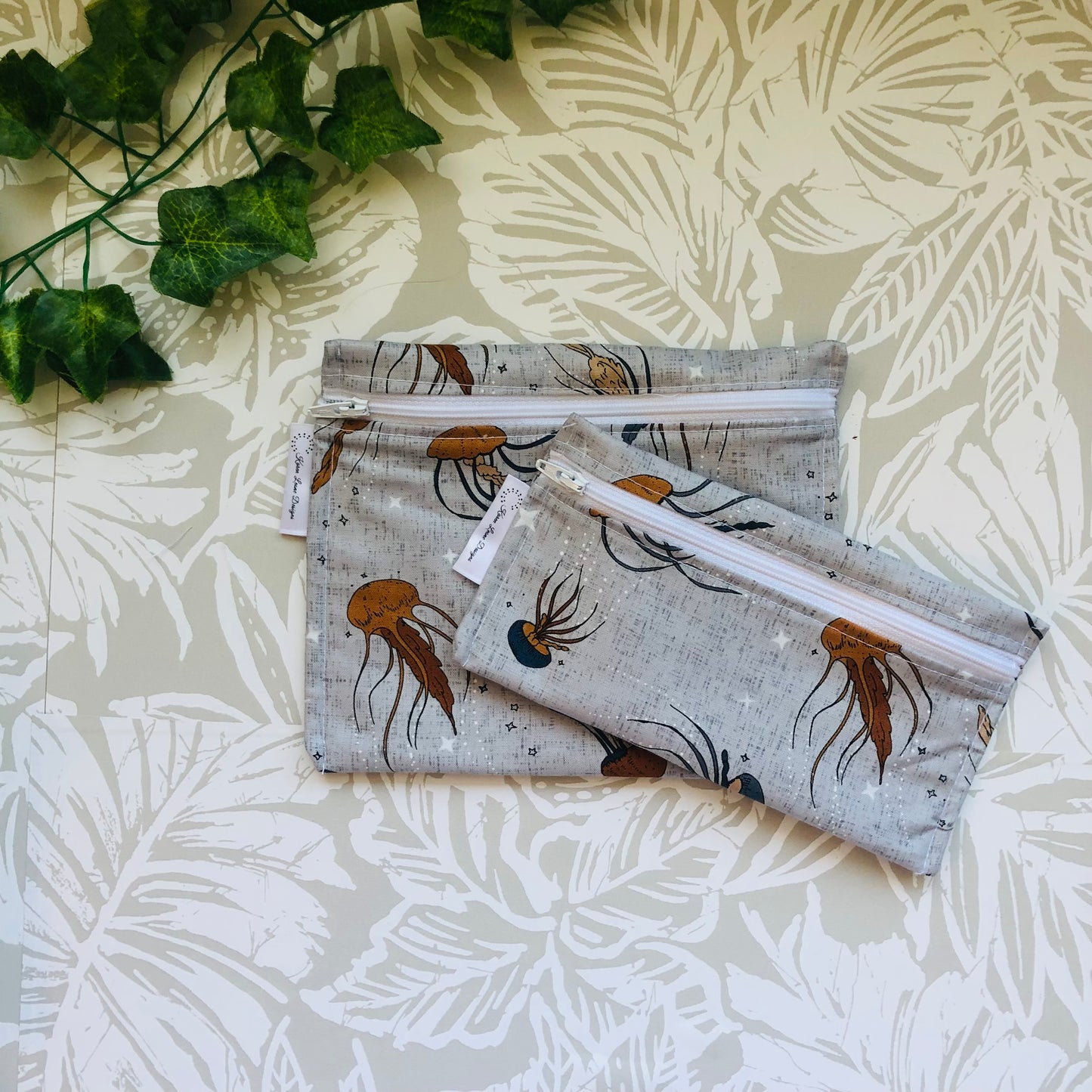 Grey Jelly Fish Sandwich & Snack Bags