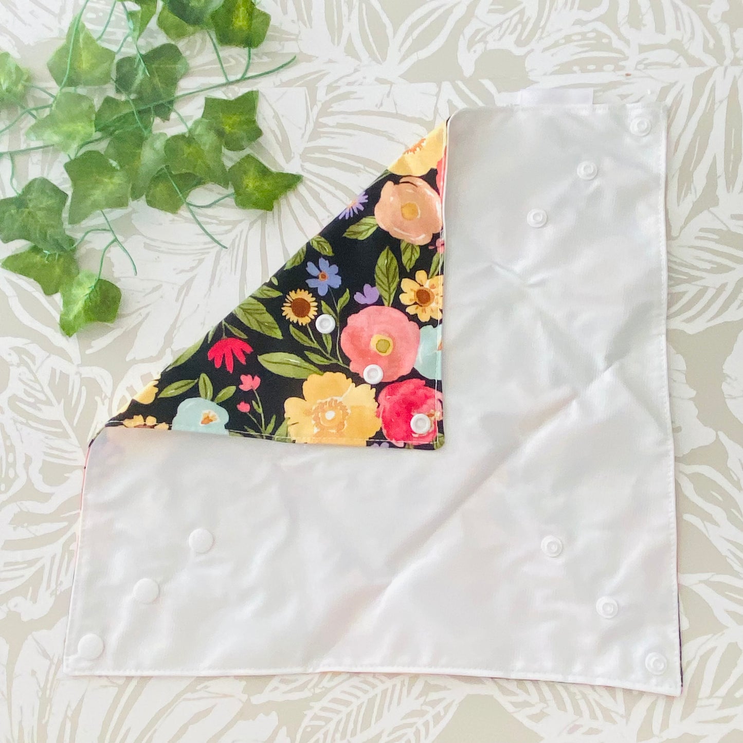 Black Floral Sandwich Wrap