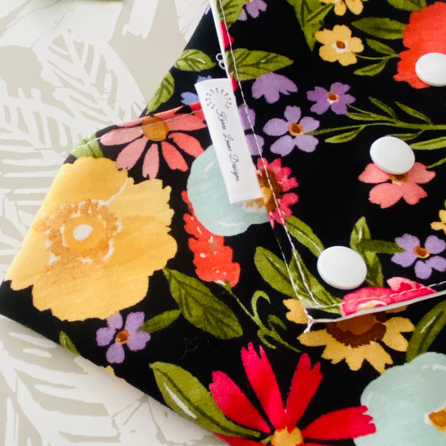 Black Floral Sandwich Wrap