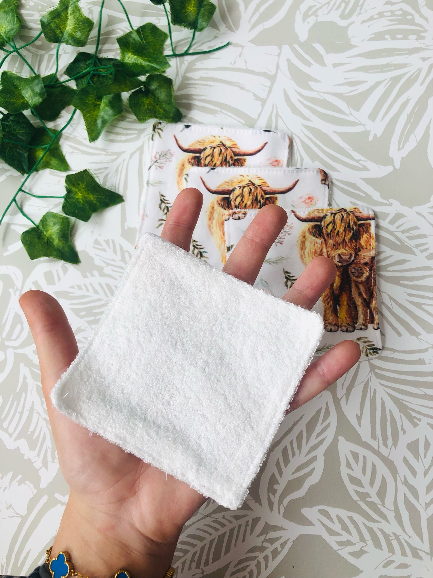 Highland Cow Face Wipe