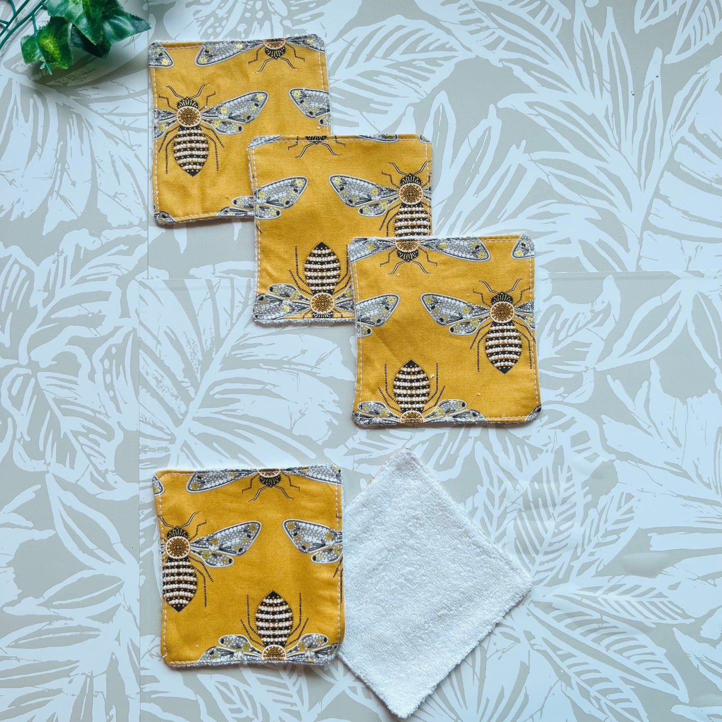 Golden Bee Face Wipes