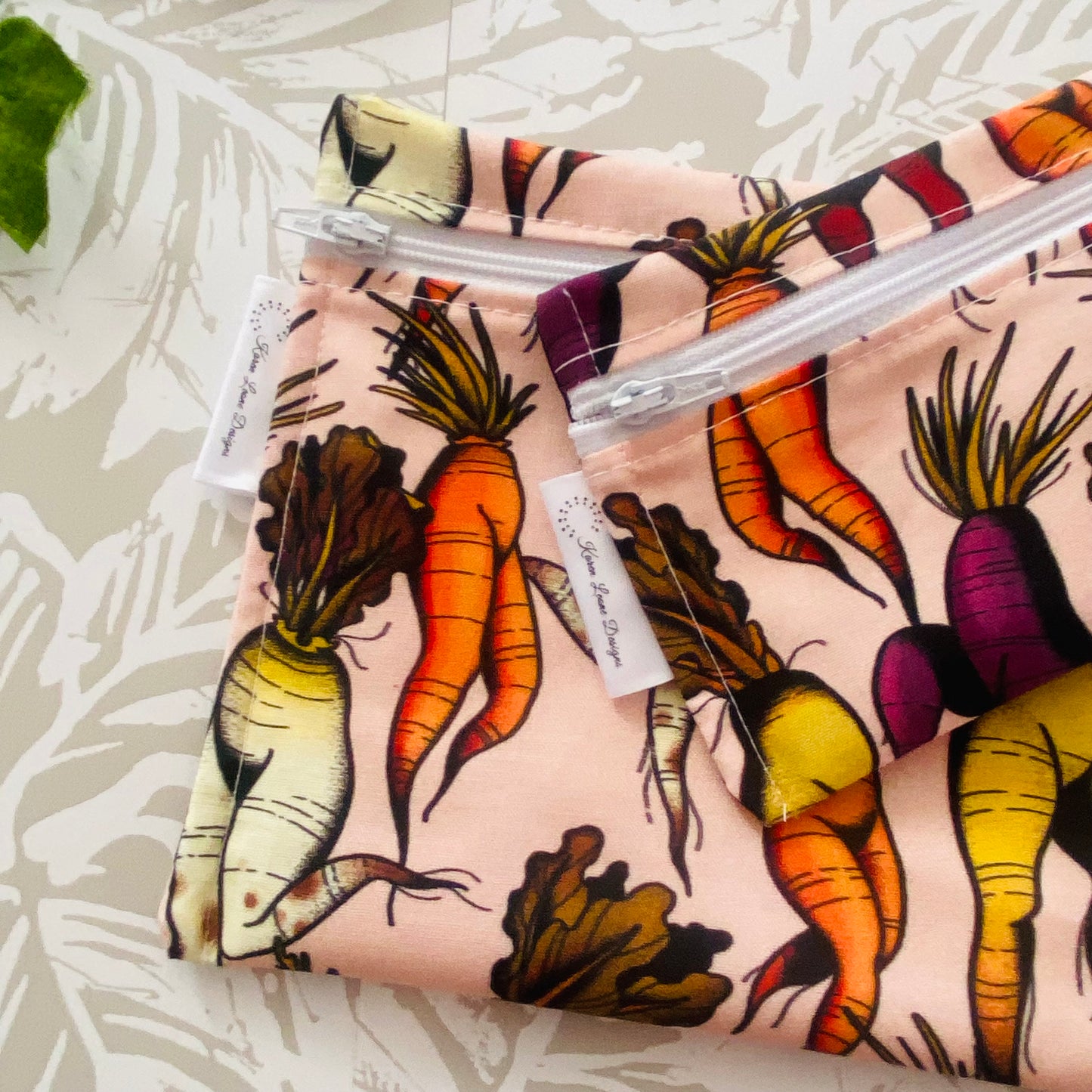 Pink Veggie Legs Sandwich & Snack Bags