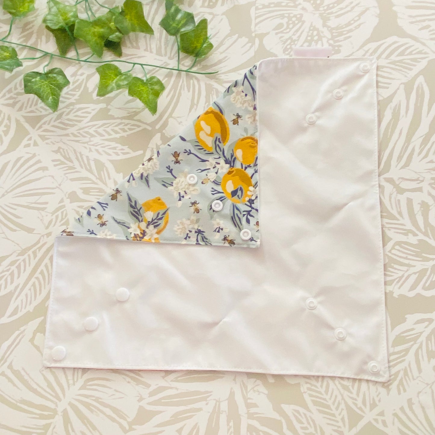 Bee & Lemon Sandwich Wrap