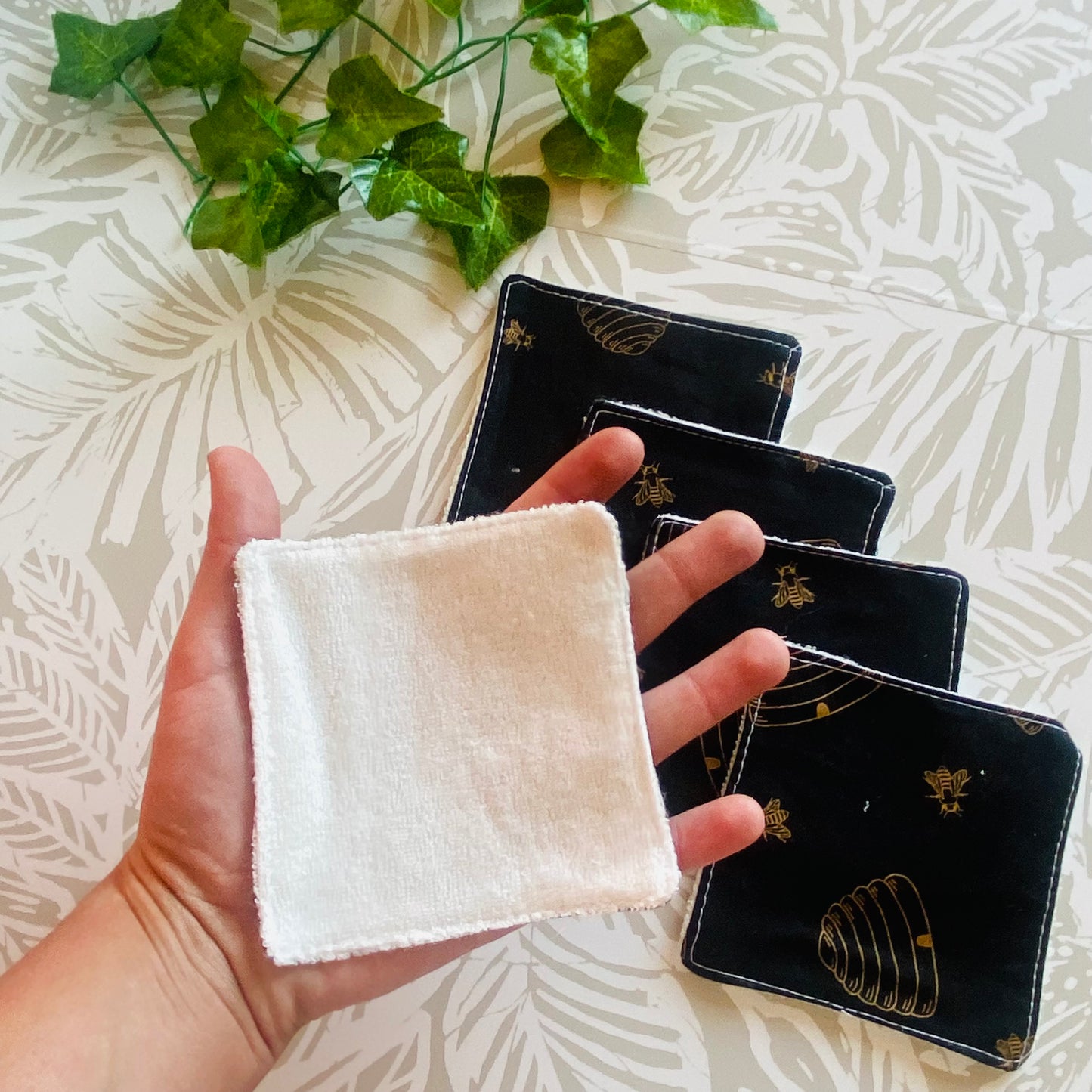 Bee & Hive Face Wipe