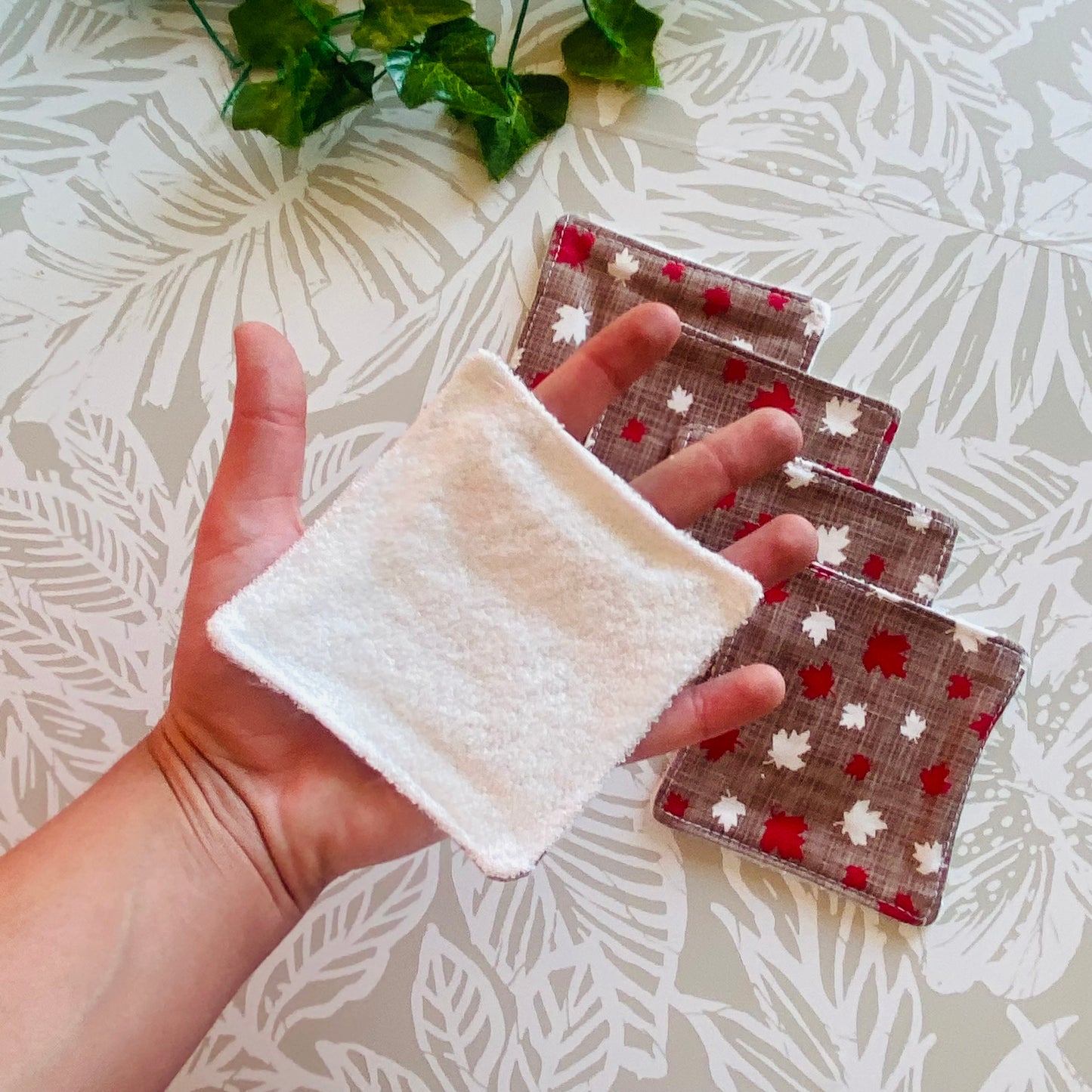 Maple Leaf Face Wipe