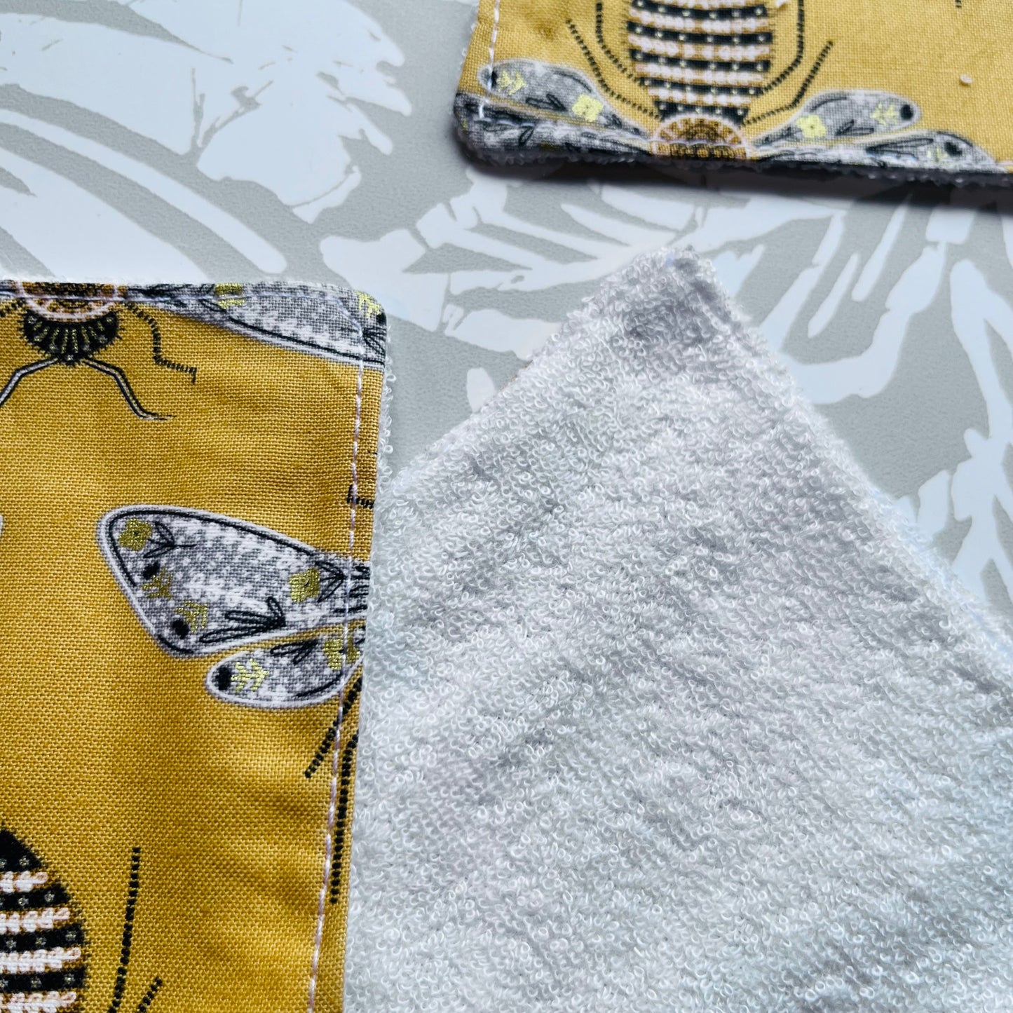 Golden Bee Face Wipes