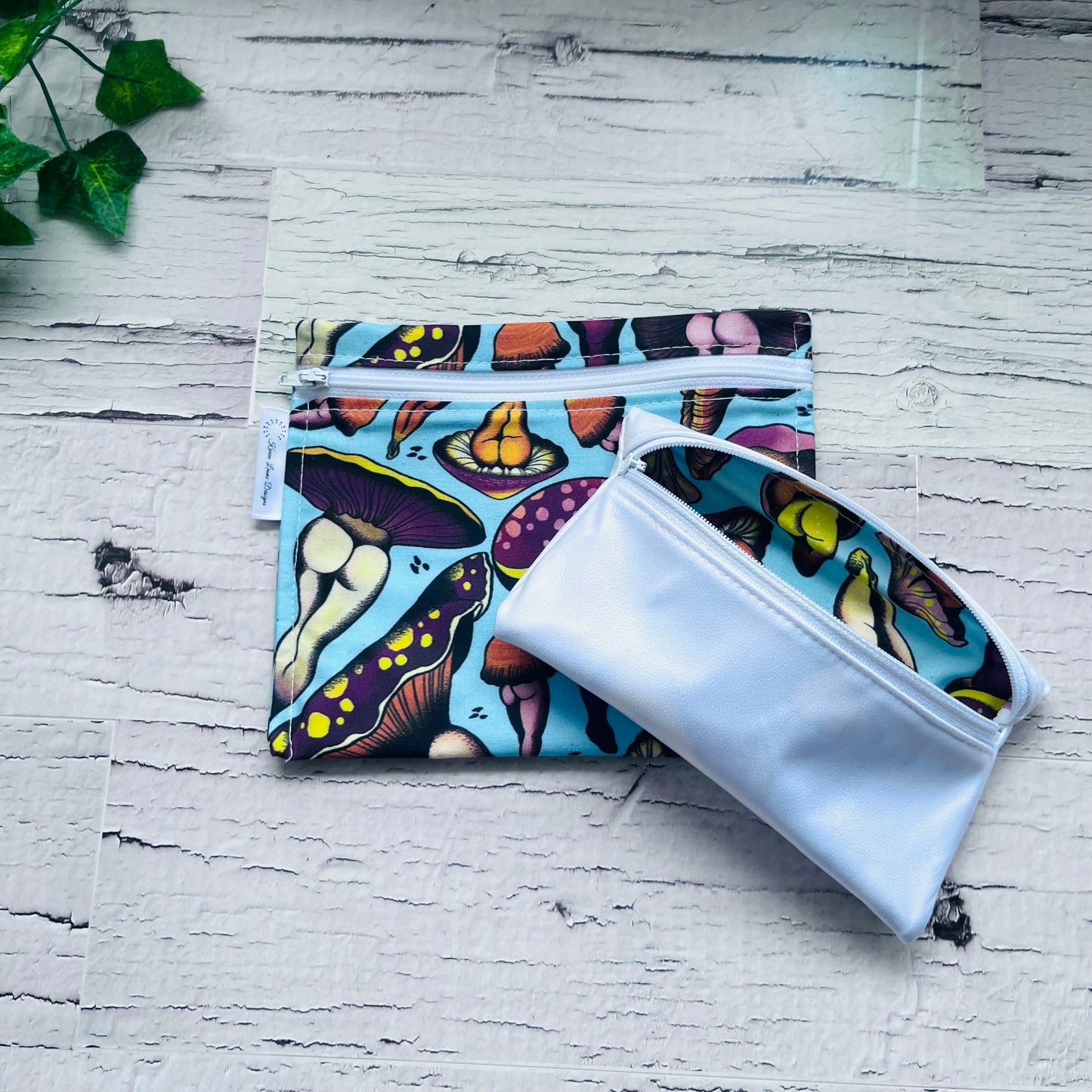 Blue Mushroom Bum Sandwich & Snack Bags