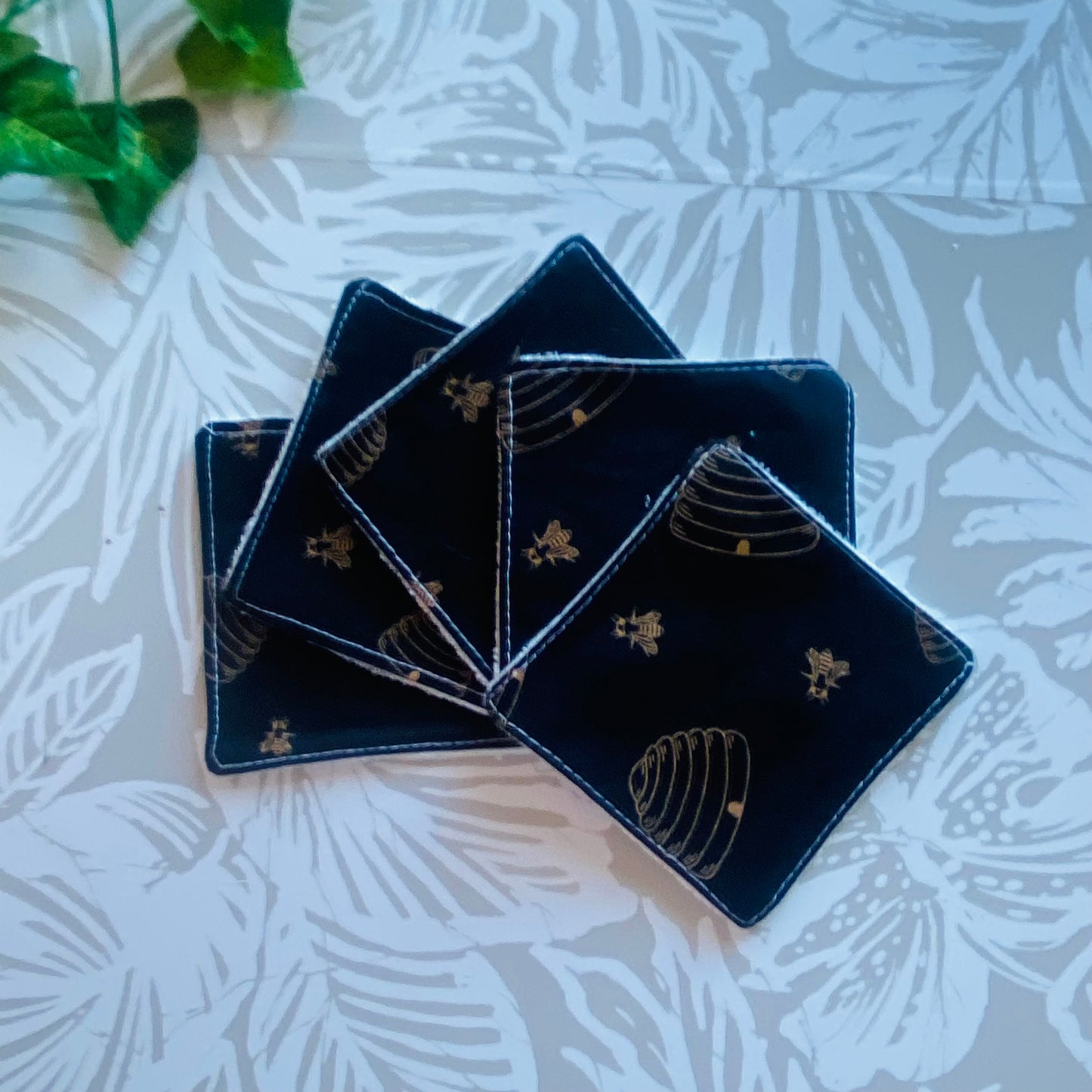 Bee & Hive Face Wipe