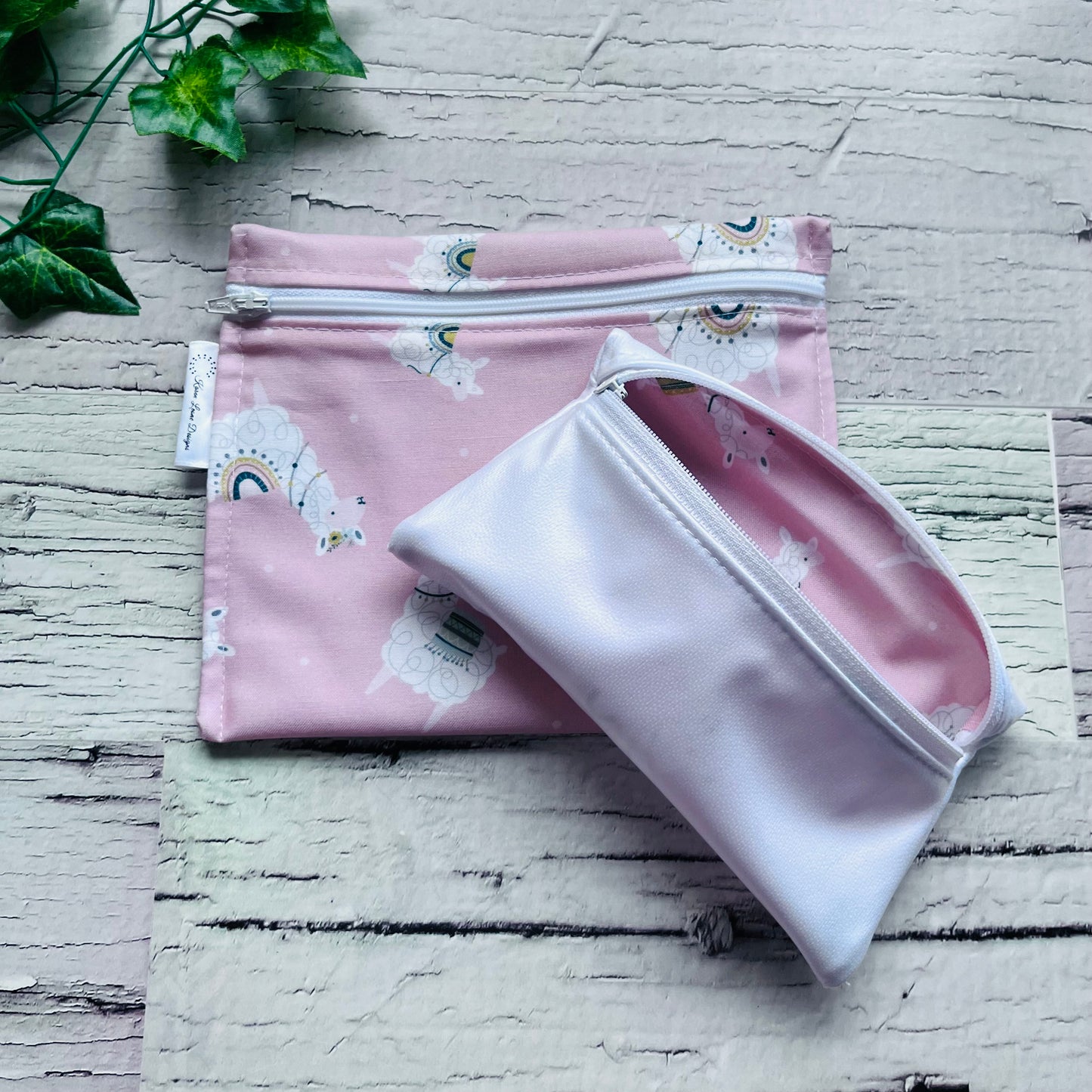 Pink Llama Sandwich & Snack Bags