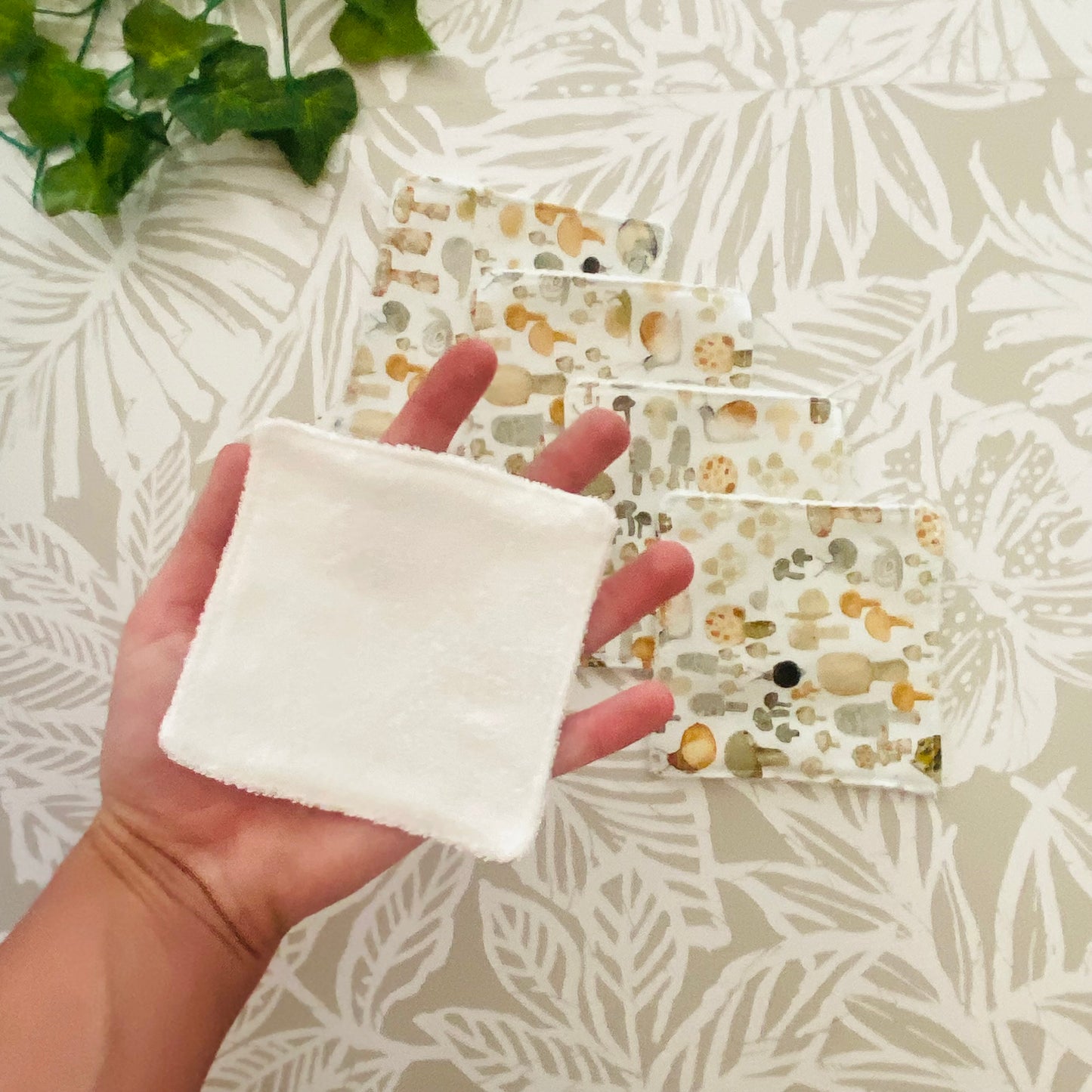 Mini Mushroom & Snail Face Wipe