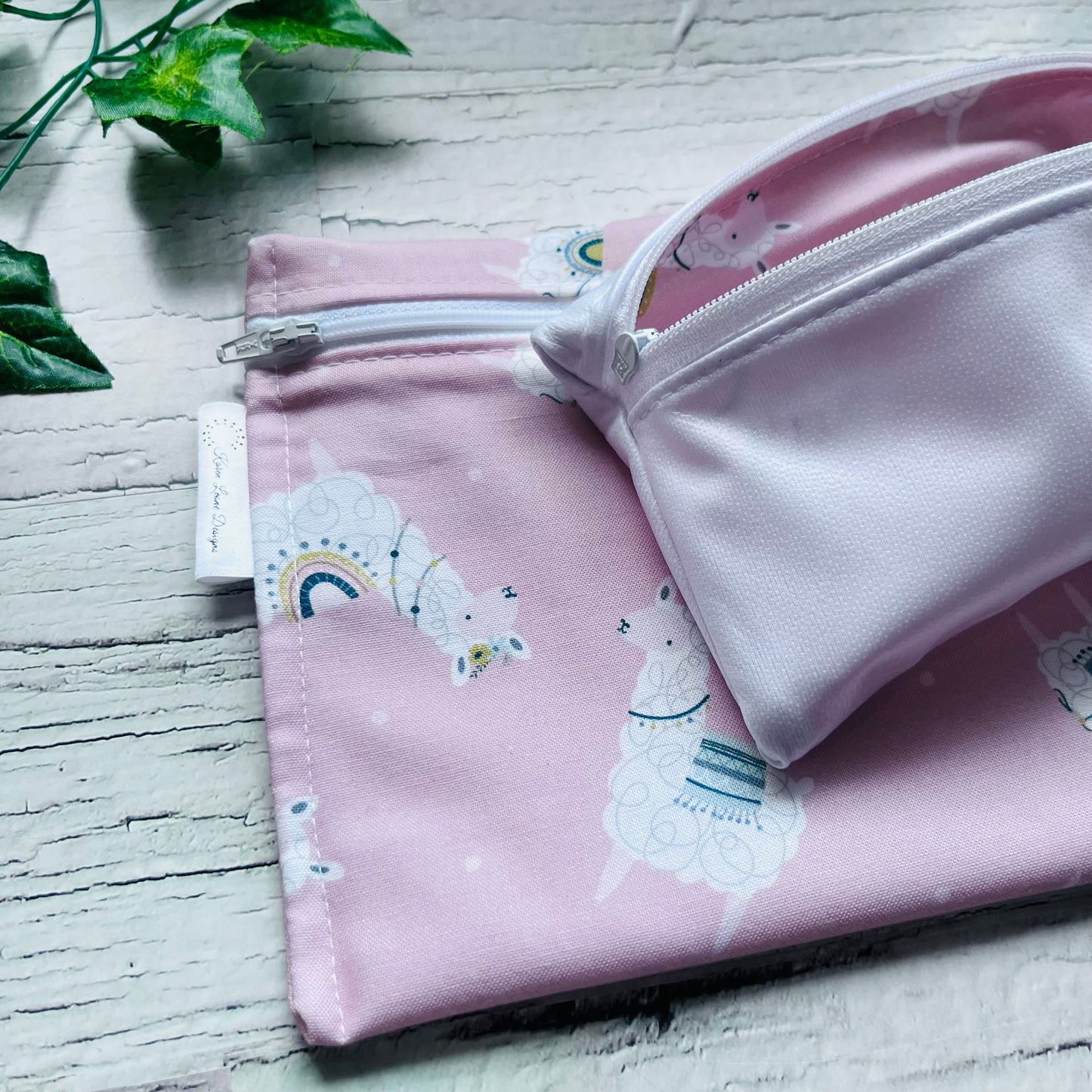 Pink Llama Sandwich & Snack Bags