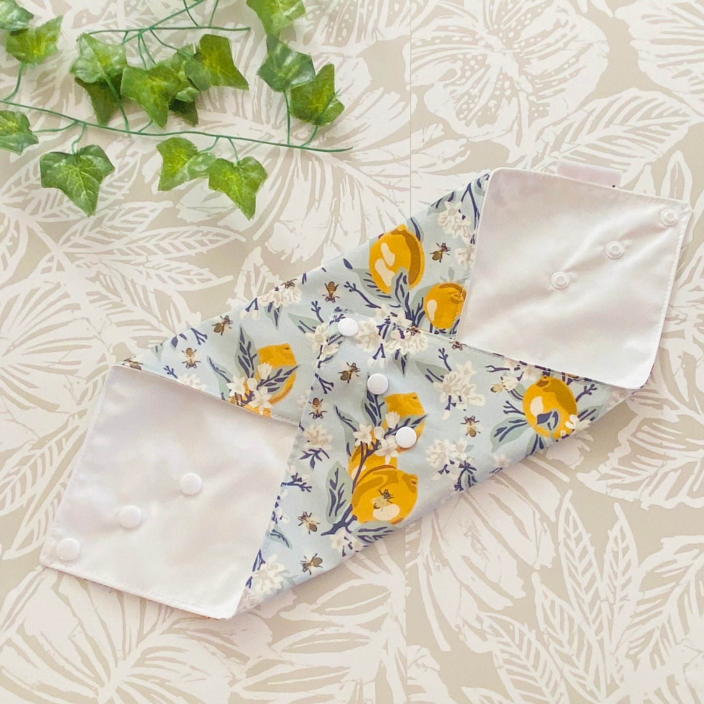 Bee & Lemon Sandwich Wrap