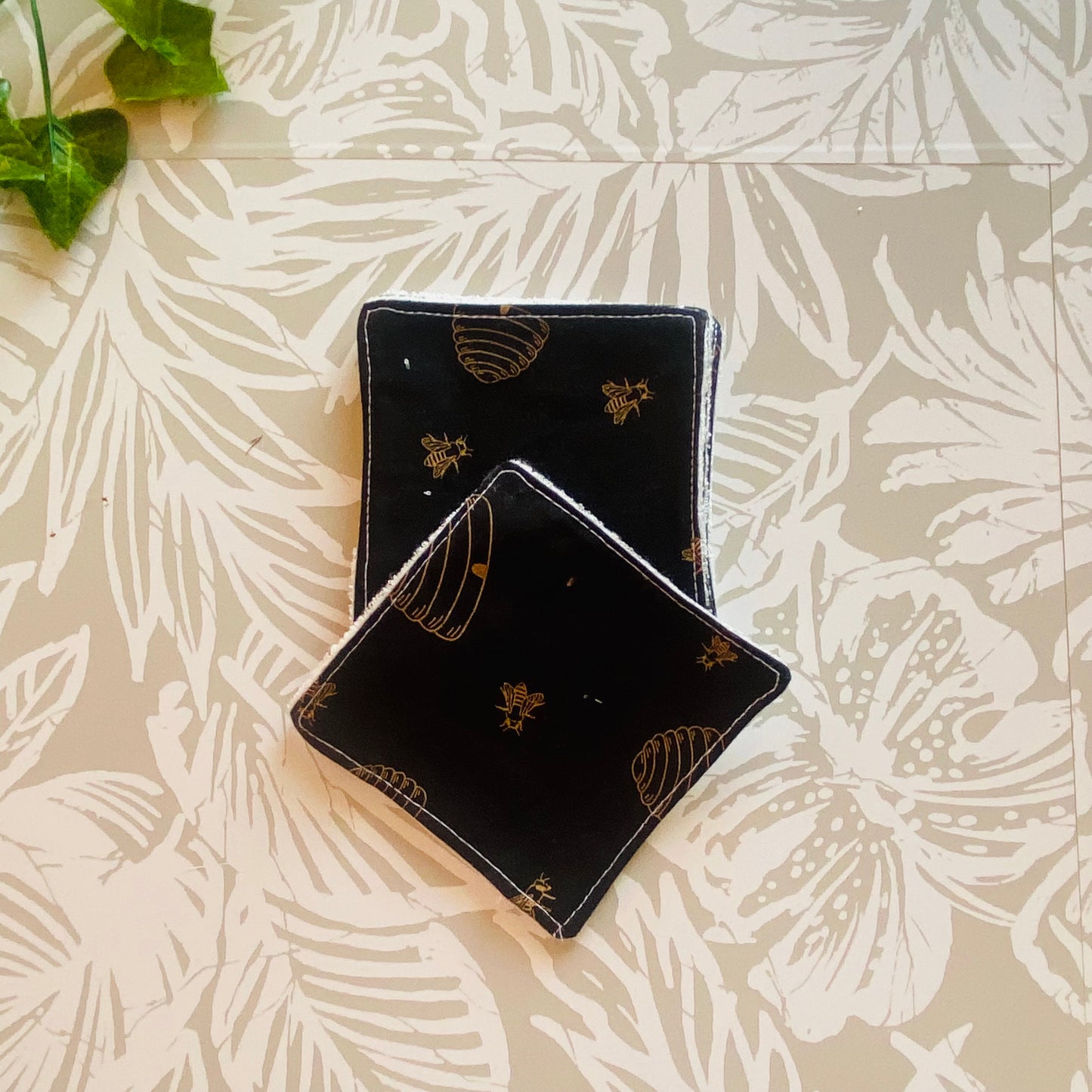 Bee & Hive Face Wipe