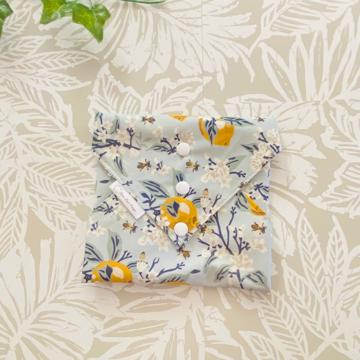 Bee & Lemon Sandwich Wrap