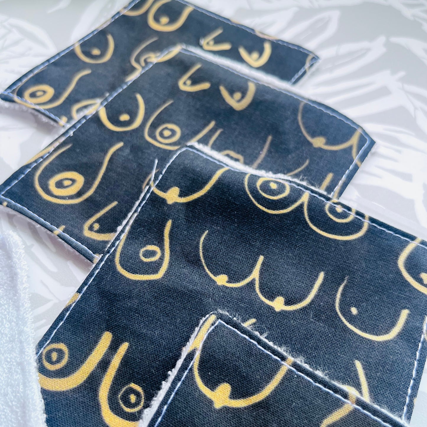Black & Gold Boob Face Wipe