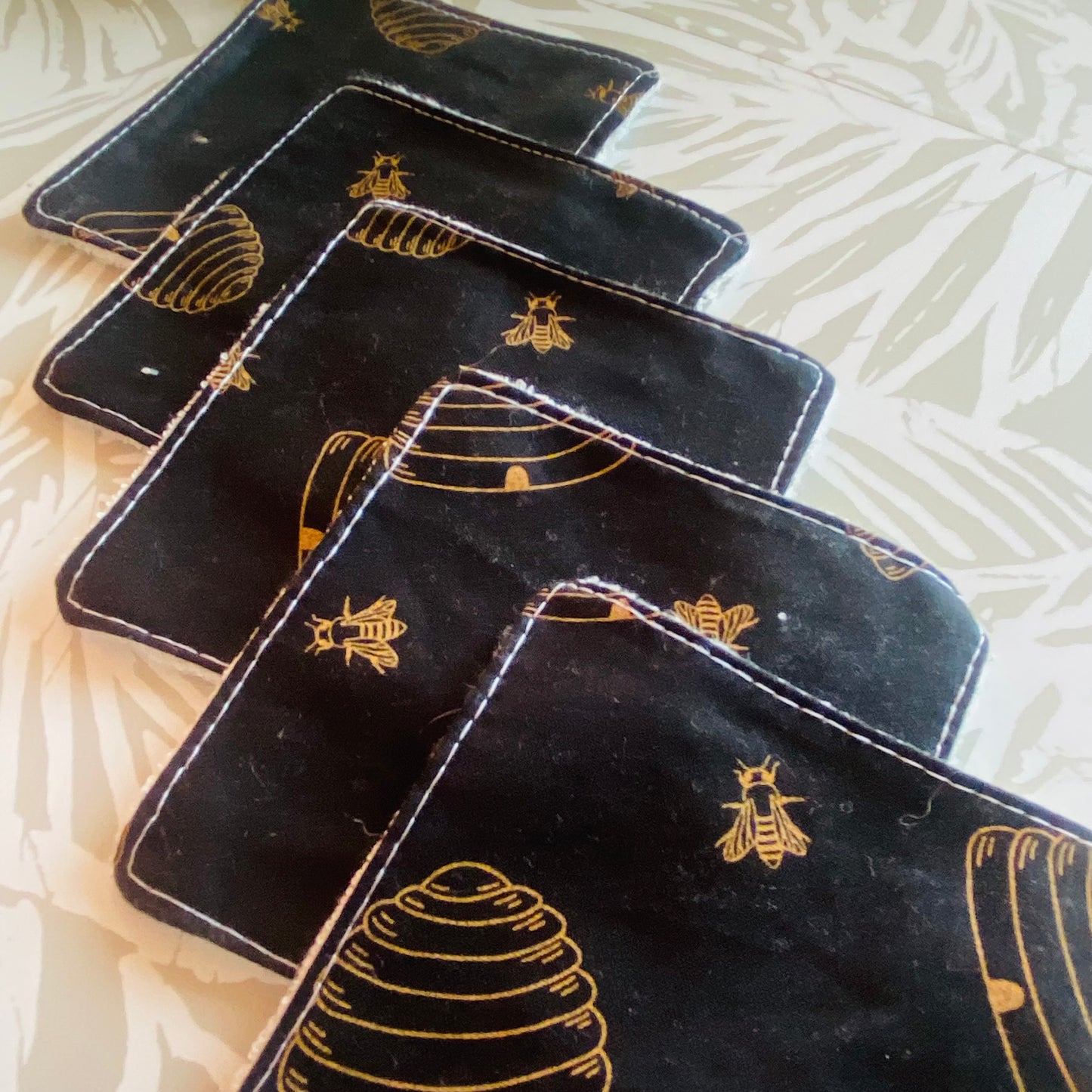 Bee & Hive Face Wipe