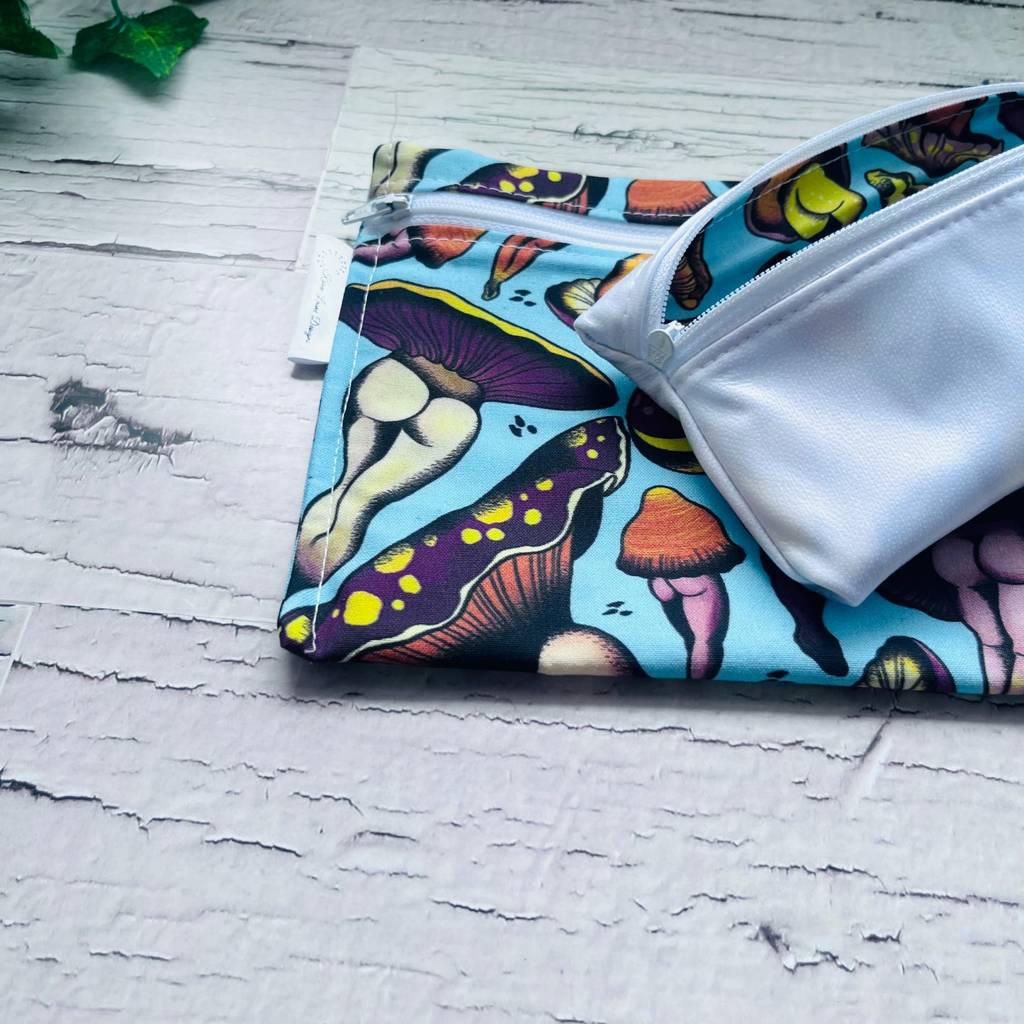 Blue Mushroom Bum Sandwich & Snack Bags